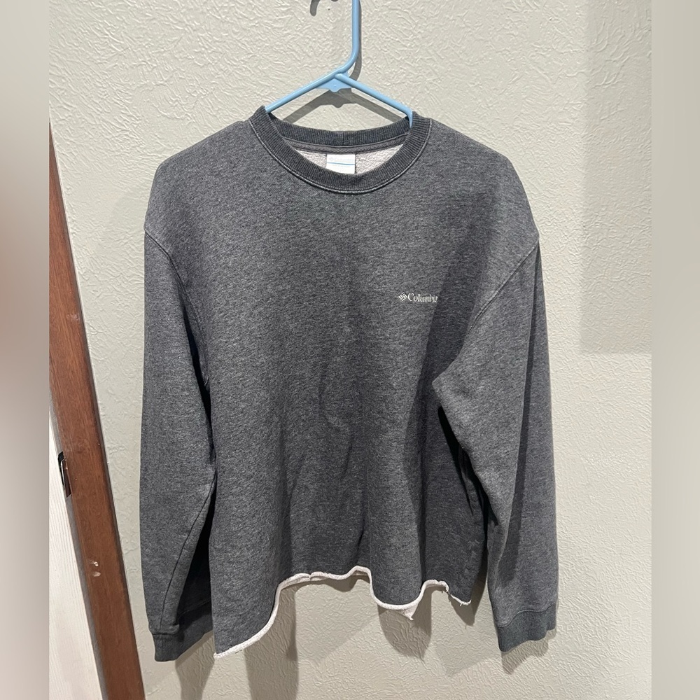 Columbia Charcoal Gray Crewneck Sweatshirt Womens Size L EUC Logo Comfy Wear